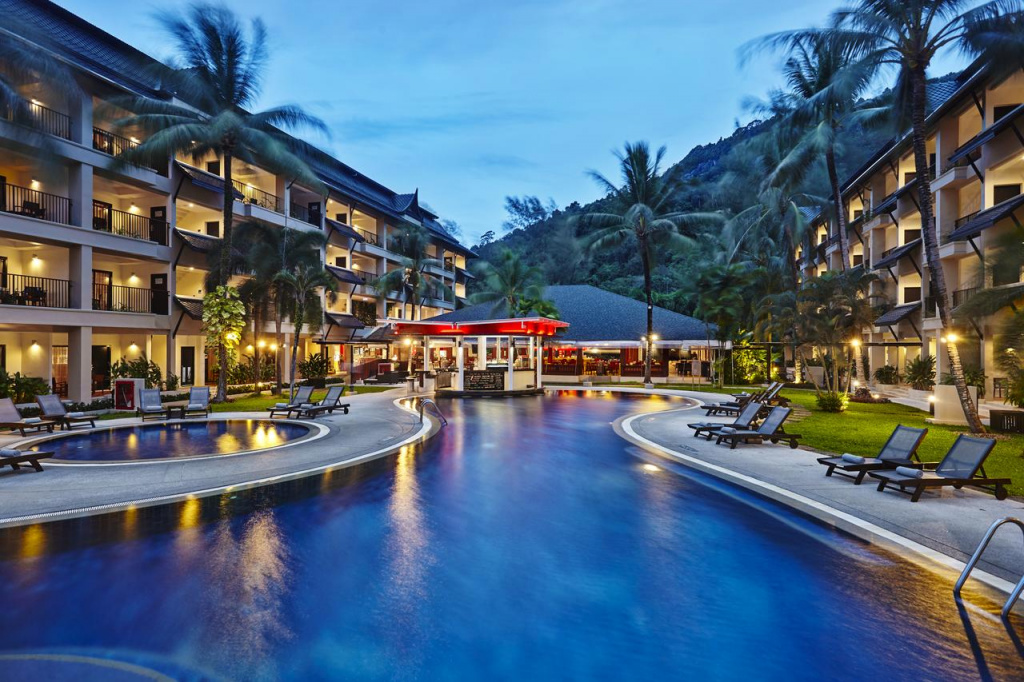 Swissotel Otel Phuket Patong Sahili