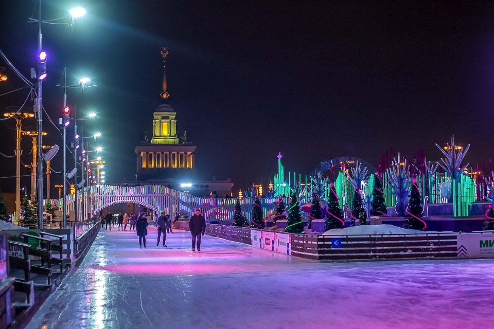 WINTER CITY ROLLER BIJ VDNKH MOSKVA.jpg