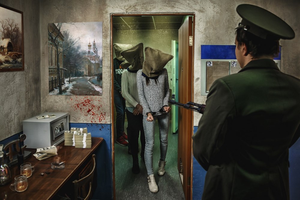 SPY'S GESCHIEDENIS VAN ESCAPE VAN EMBASSIES.jpg