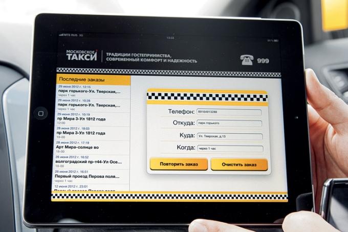tablet om in een taxi te werken