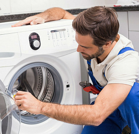 8 hoofdredenen waarom een ​​wasmachine tijdens de centrifuge veel lawaai maakt
